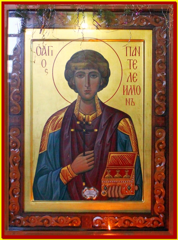 Икона святого великомученика Пантелеимона с частицей мощей